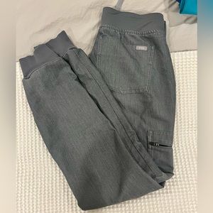 Gray figs scrub set with Zamora joggers xs and four pocket camo top size S